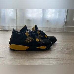 Jordan 4 Retro Thunder size 1.5Y